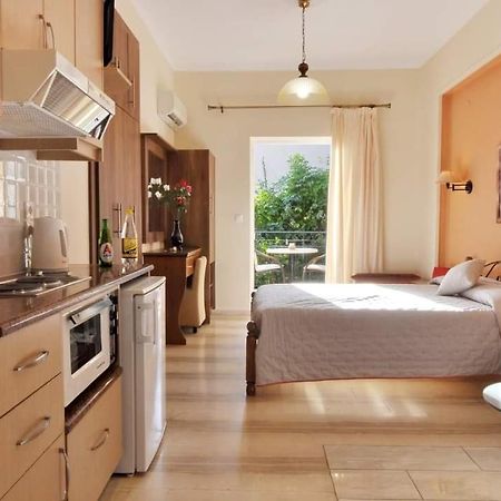פאלאוקסטריצה Marilena Studios And Apartments מראה חיצוני תמונה