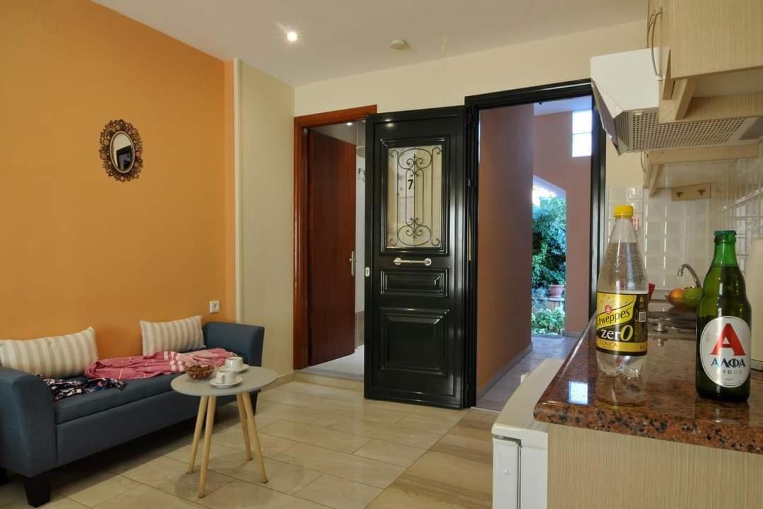 פאלאוקסטריצה Marilena Studios And Apartments מראה חיצוני תמונה