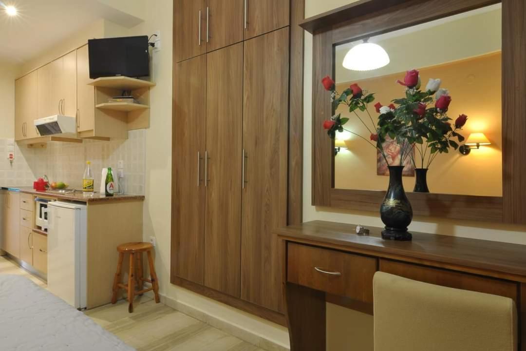 פאלאוקסטריצה Marilena Studios And Apartments מראה חיצוני תמונה